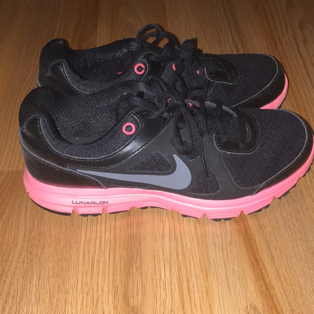 nike tennis shoes
